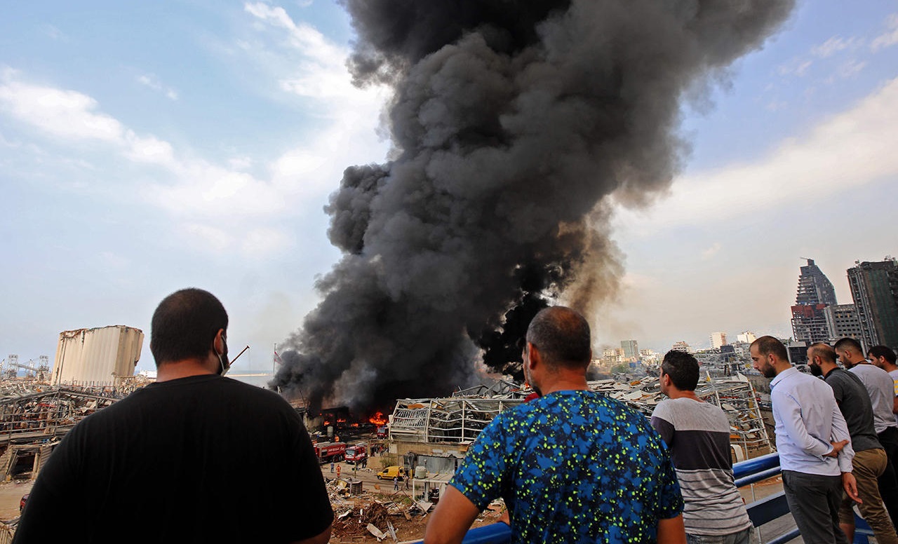 اخماد حريق مرفأ بيروت بعد 20 ساعة على اندلاعه
