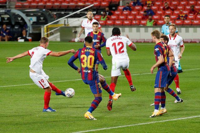 بهدفين .. برشلونة يفوز علي اشبيلية في الدوري الاسباني