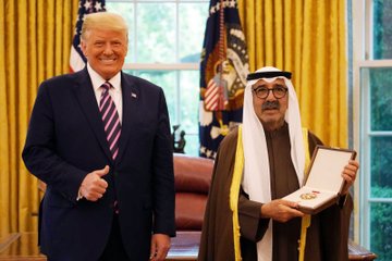 الشيخ ناصر الصباح يتسلم وسام الاستحقاق الأميركي نيابة عن سمو الأمير