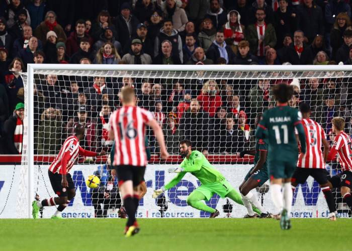 ليفربول يتكبد هزيمة جديدة في البريميرليغ على يد مستضيفه برينتفورد 3-2