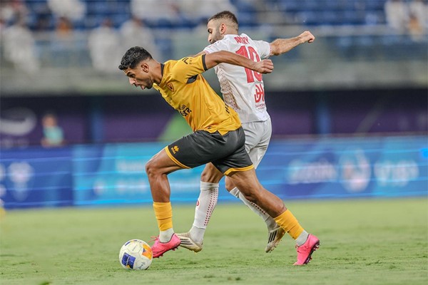 الكويت يتجاوز القادسية بصعوبة وينفرد بالصدارة