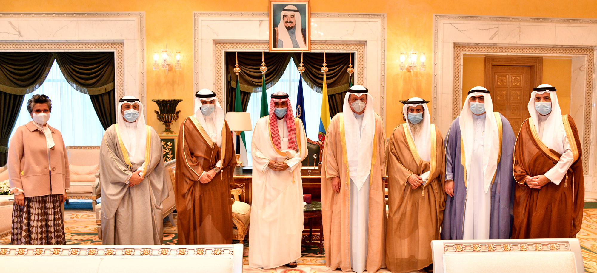 نائب الأمير يطمئن أعضاء مكتب المجلس على صحة سمو الأمير