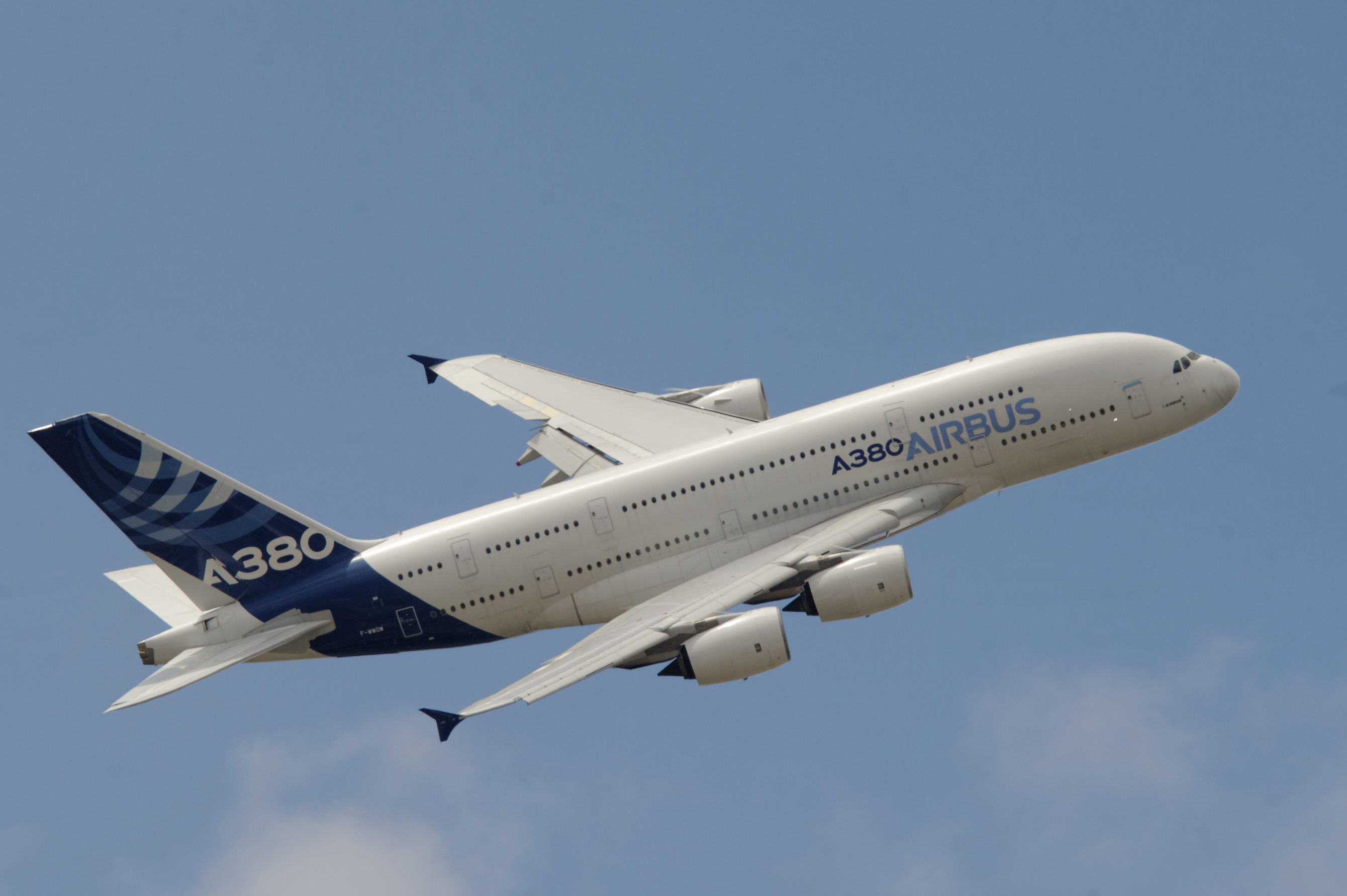 «إيرباص» تقلّص إنتاج «A350» إلى 5 طائرات شهرياً