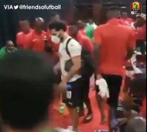 كاف يوجه رسالة لمحمد صلاح تعرف على السبب