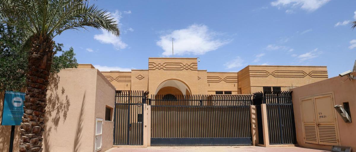 إيران تعلن استئناف بعض بعثاتها العمل في السعودية