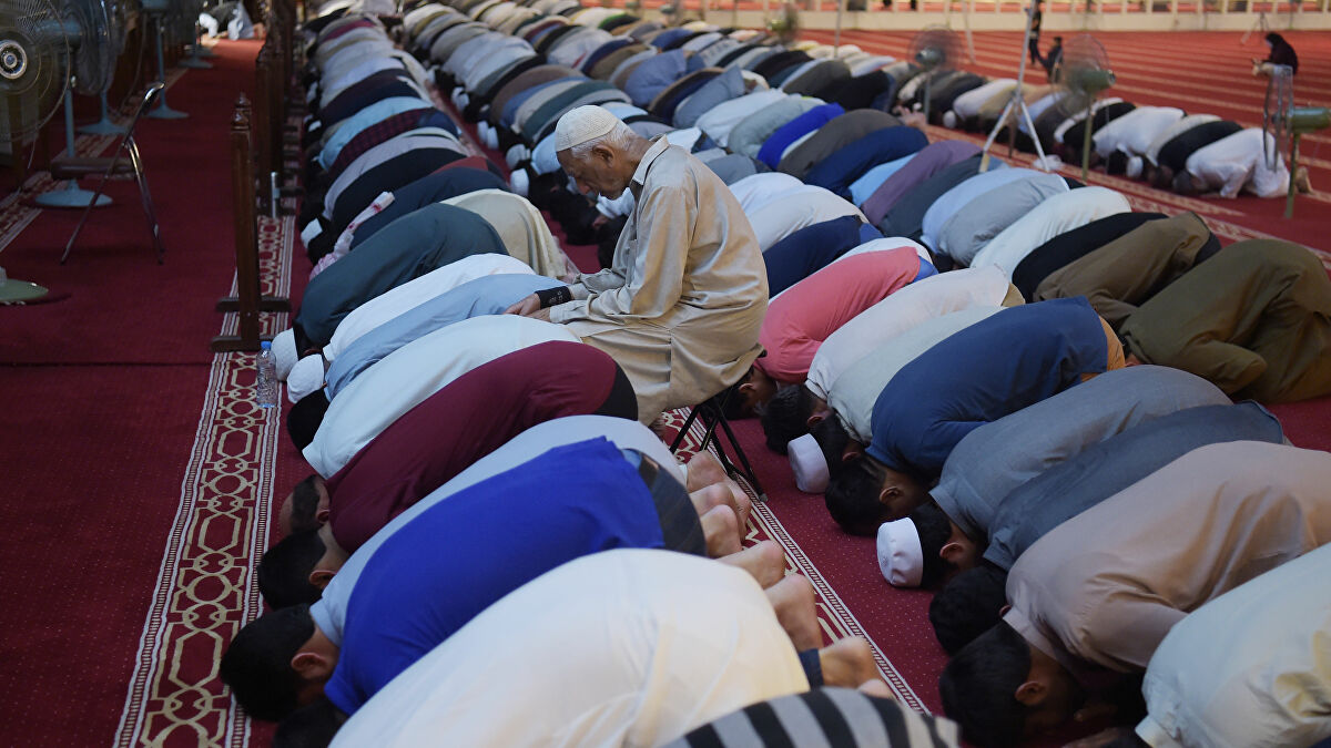 الجزائر تسمح بأداء صلاة التراويح في رمضان على ألا تتجاوز 30 دقيقة