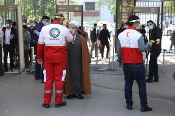 إيران تعلن عن أول ثلاث وفيات بالمتحور «أوميكرون» 