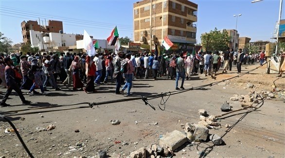 آلاف السودانيين يتظاهرون للمطالبة بحكم مدني