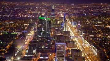 السعودية تمدد صلاحية الإقامات وتأشيرات الخروج والعودة دون رسوم