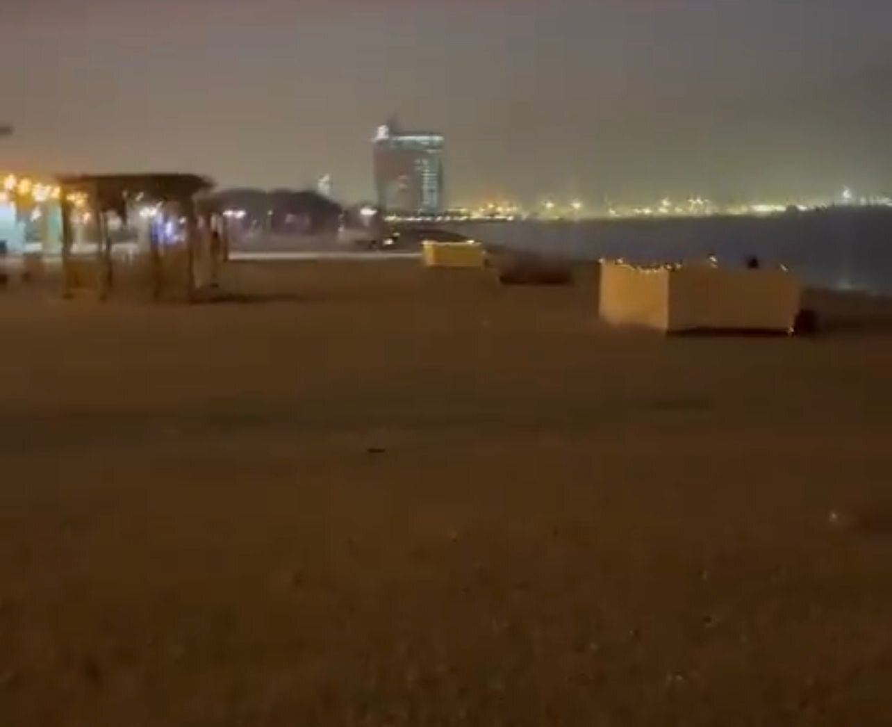 «الداخلية»: إزالة جلسات غير مرخّصة على شاطئ الوطية
