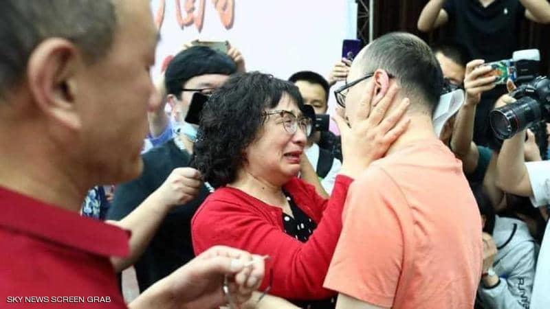 صيني يعثر على والديه بعد 32 عاماً.. بهذه الطريقة!