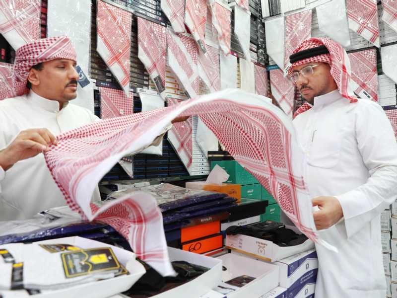 الشماغ.. «كشخة» الكويتيين المصنوعة في الغرب