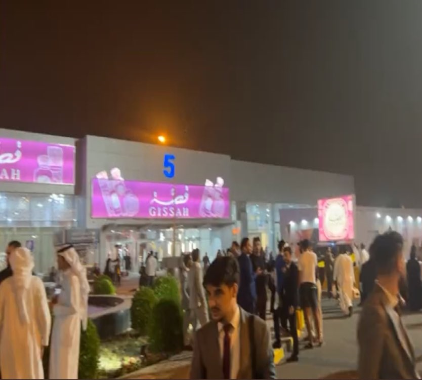 إخلاء معرض «العطور»