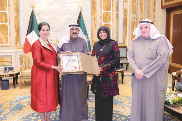 سمو الأمير يستقبل النائب الأول وأهالي شهيدي الواجب