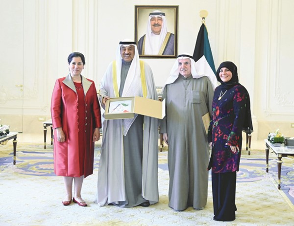 سمو الأمير يستقبل النائب الأول وأهالي شهيدي الواجب