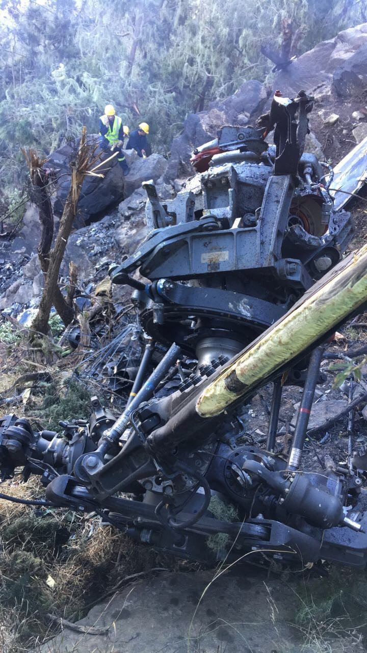 أمير منطقة عسير وجميع مرافقيه ... في ذمة الله .. بعد تحطم طائرتهم