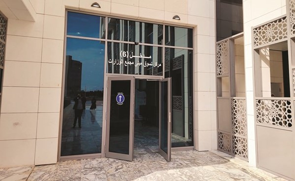 «مركز تسوق».. في مجمع الوزارات