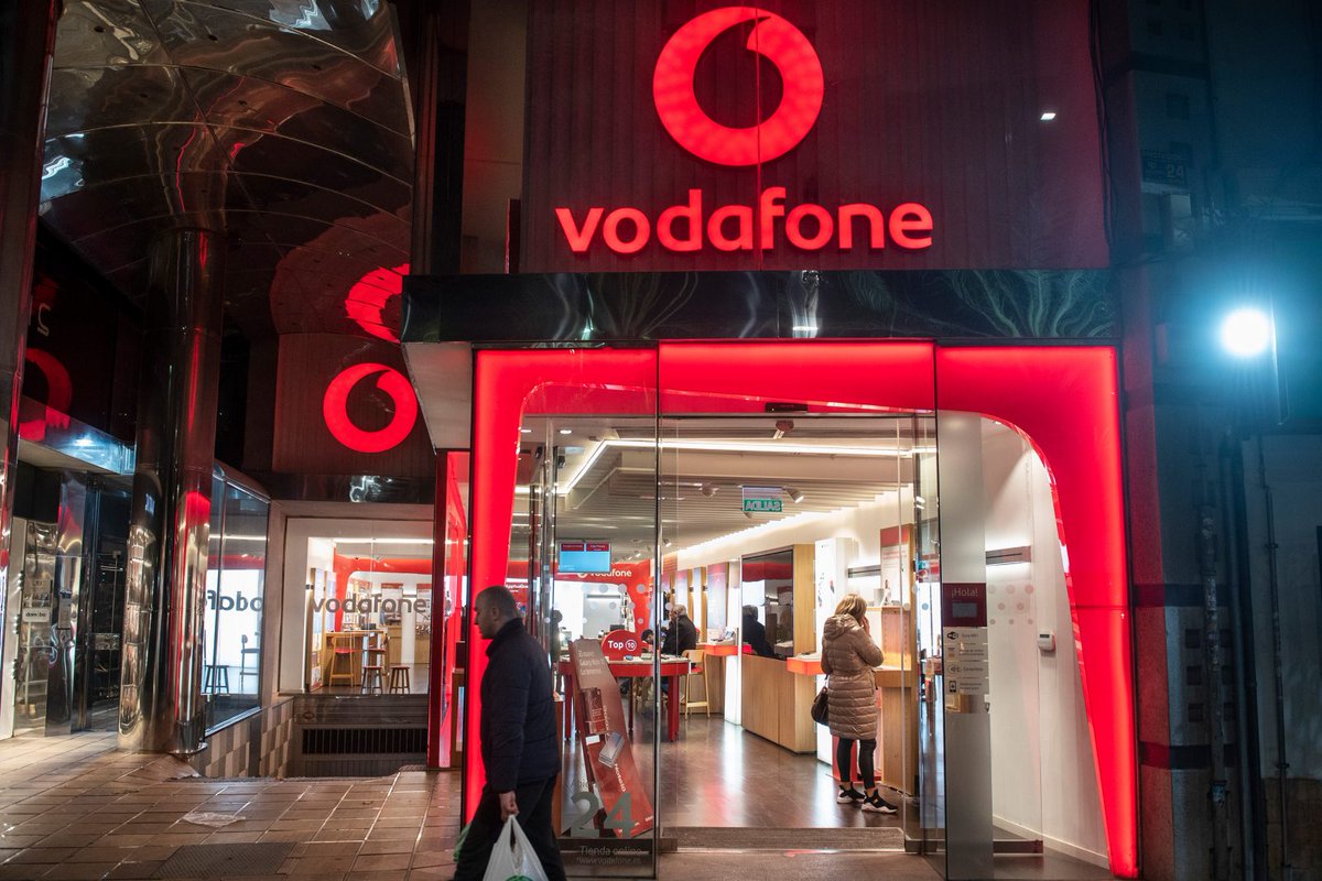 شركة Vodafone تخطط لتسريح 11 ألف موظف خلال 3 سنوات