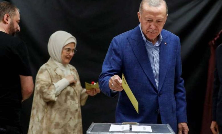 ( أردوغان ) : المشاركة الواسعة في الانتخابات تؤكد الديموقراطية في بلادنا